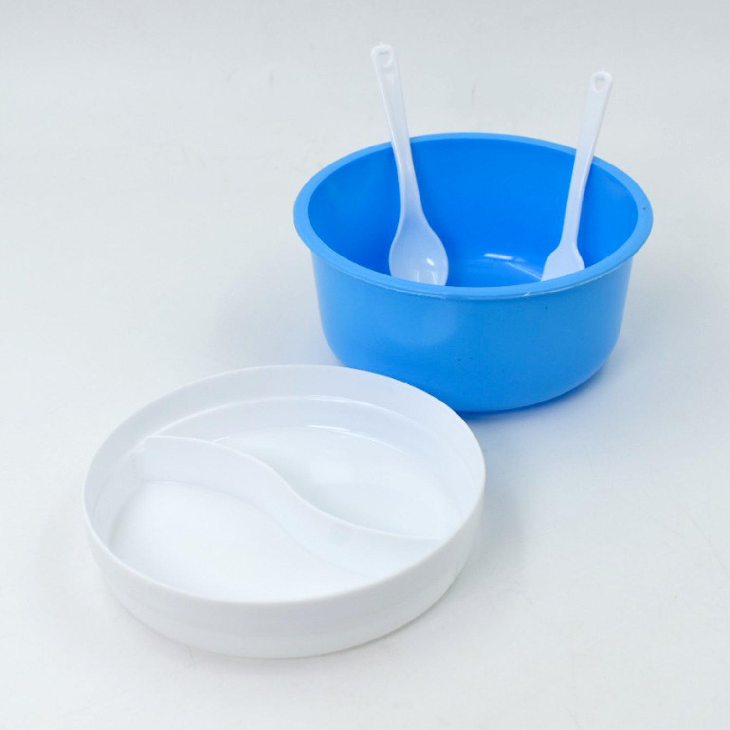 2746 Round Shaped Lunch Box used by various types of peoples for storing their lunch and have a perfect hot meal at anywhere. 2746 Round Shaped Lunch Box used by various types of peoples for storing their lunch and have a perfect hot meal at anywhere.